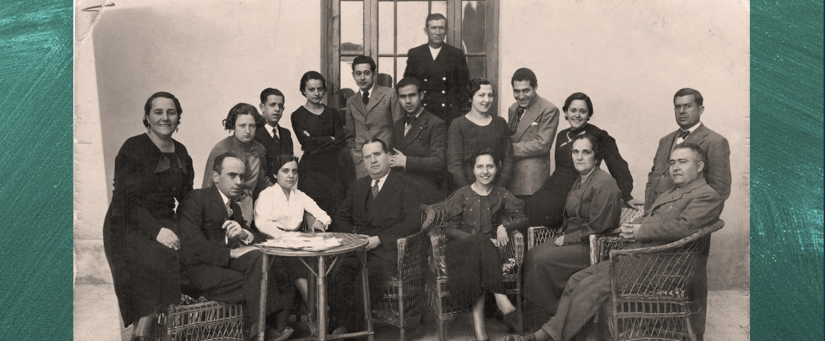 Educar en tiempos difíciles. Maestros y maestras de la Restauración, la II República y la Dictadura